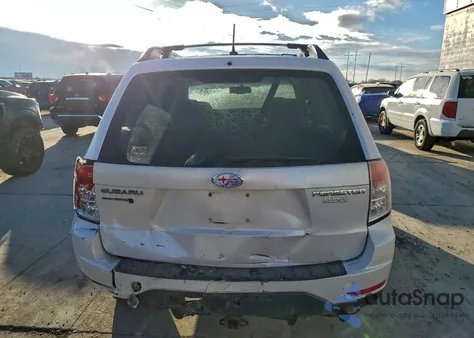 2011 Subaru Forester 2.5X Premium из США, поврежденный, VIN JF2SHADC9BG752805
